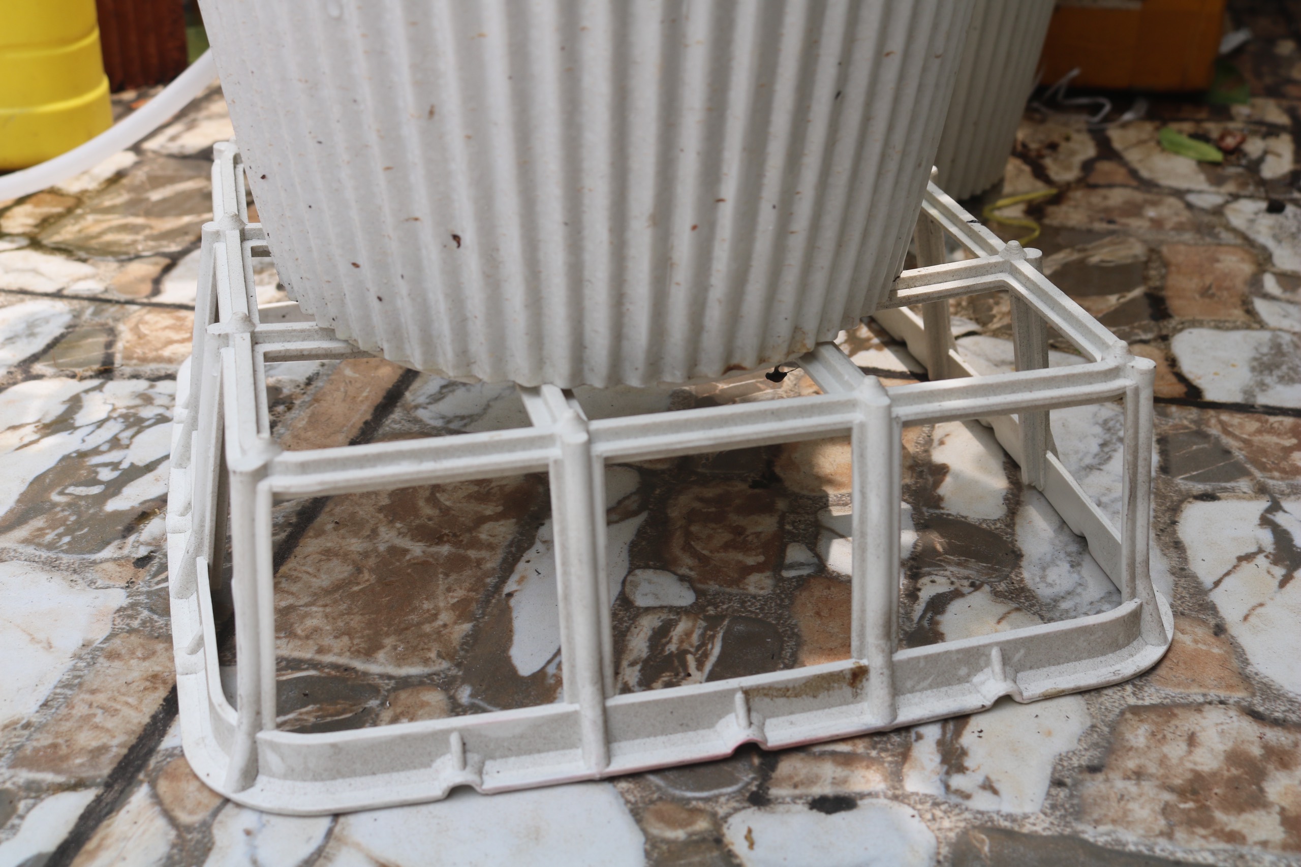 CHÂN ĐẾ NHỰA KÊ TÚI GIÁ THỂ nhà màng nhà kính 20 × 18 × 8cm màu trắng - Ảnh 3